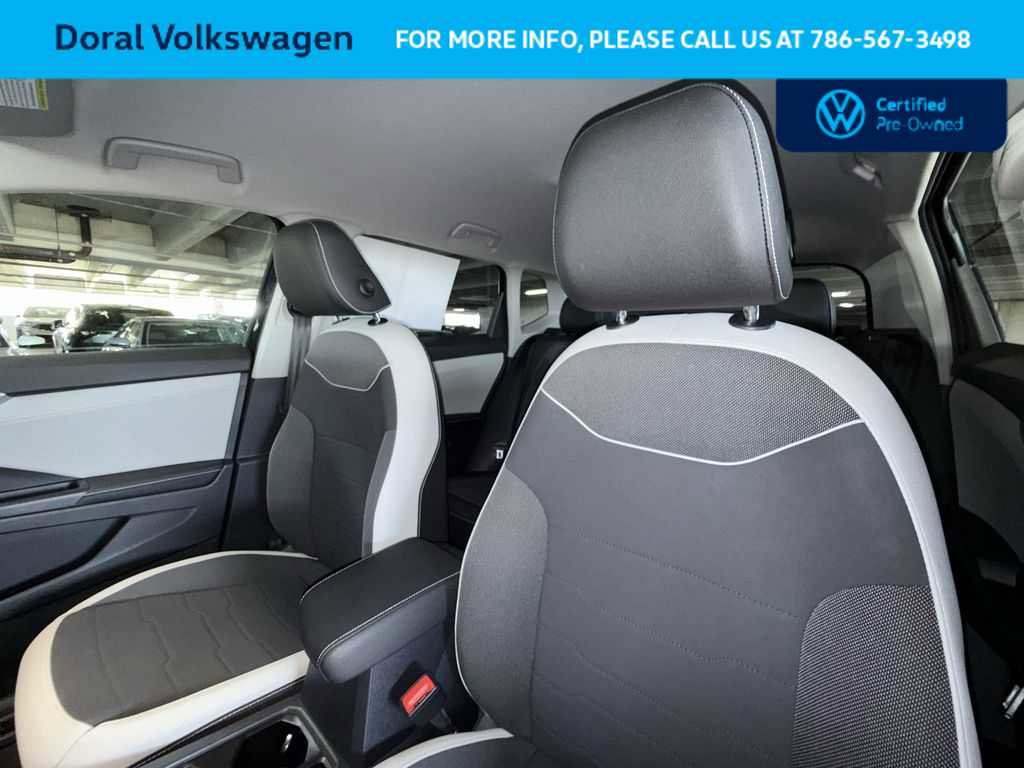 Used 2025 Volkswagen Taos SE FWD image 14
