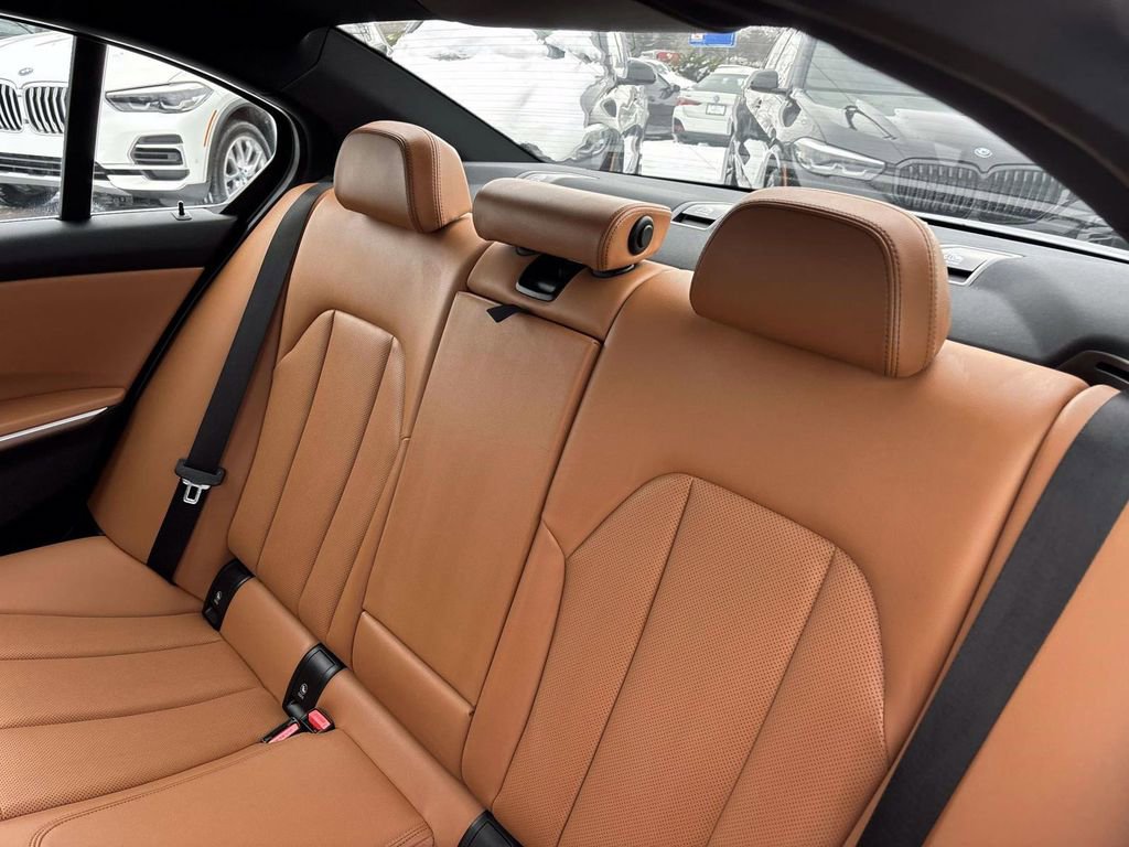 Certified 2025 BMW 330i xDrive Sedan w/ Premium Package image 27