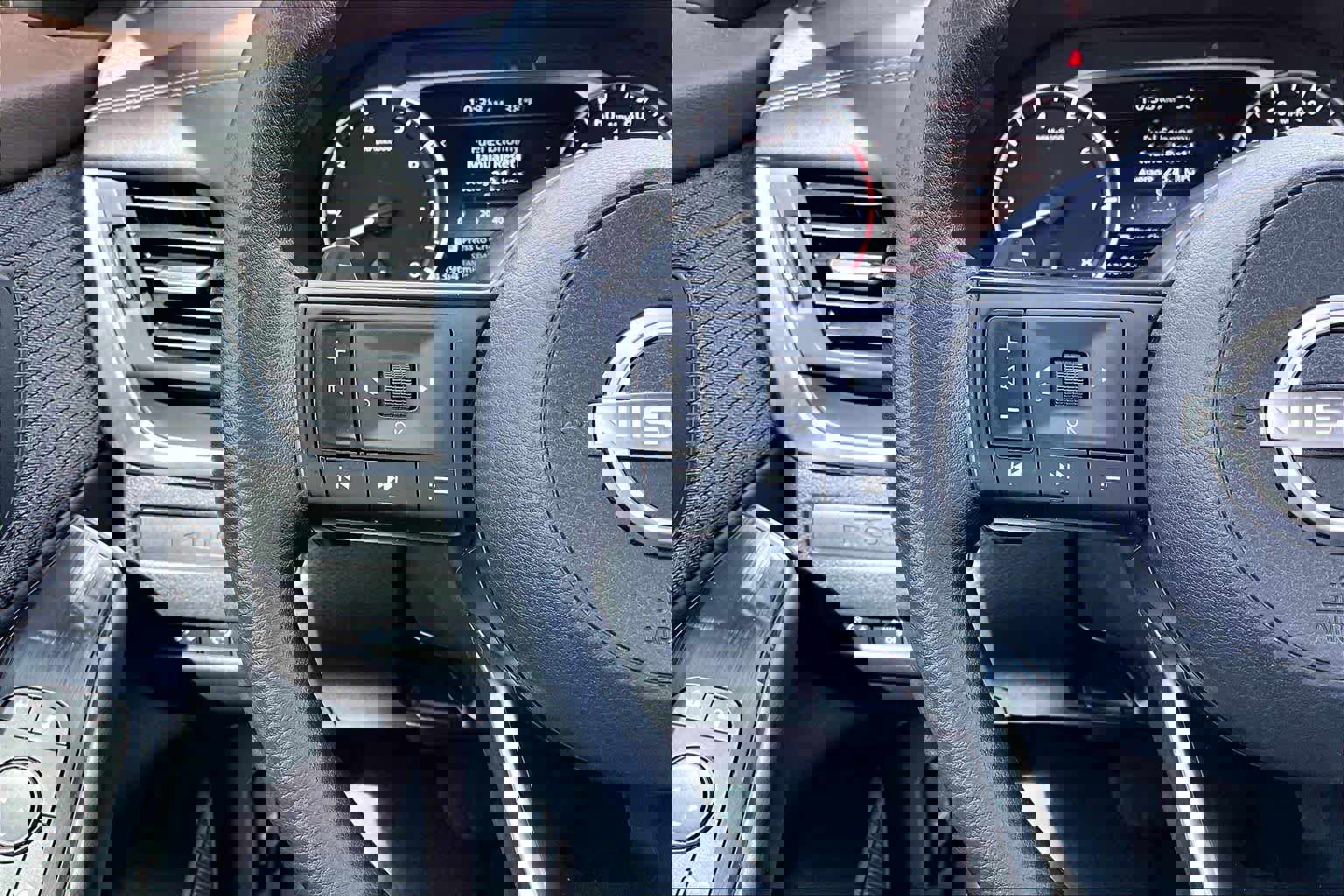 Used 2023 Nissan Rogue S image 24