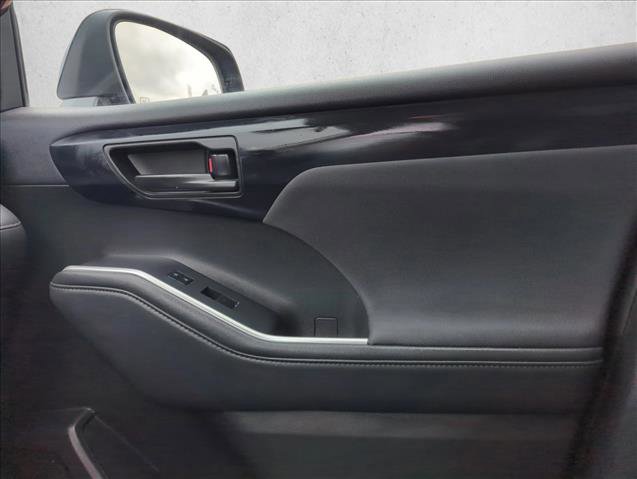 Used 2022 Toyota Highlander LE image 21