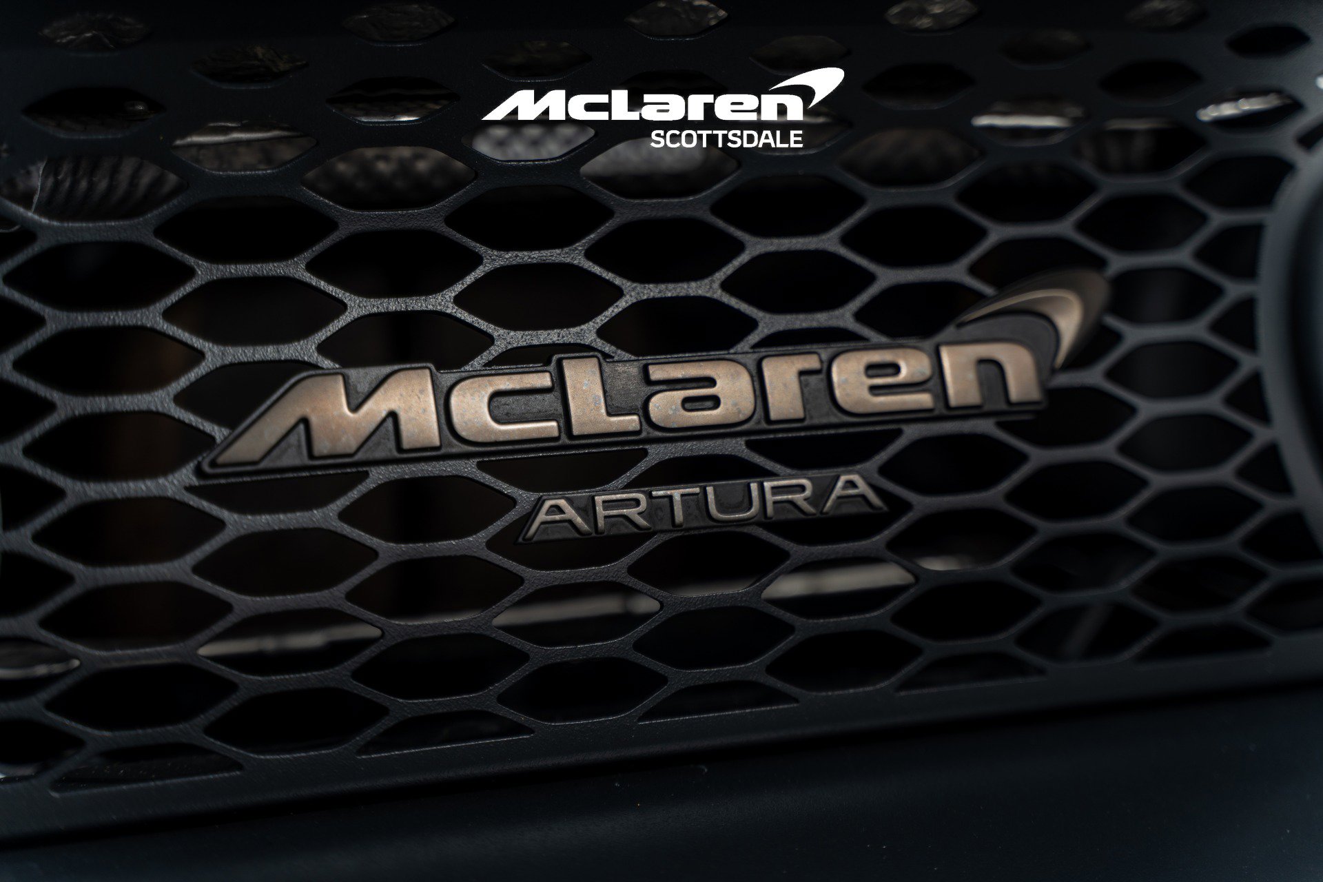 Used 2025 McLaren Artura image 18