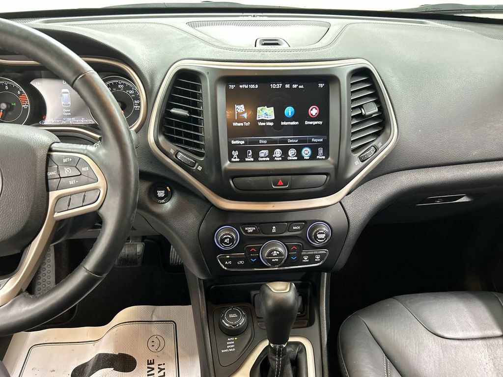 Used 2017 Jeep Cherokee Limited AWD/4WD image 19
