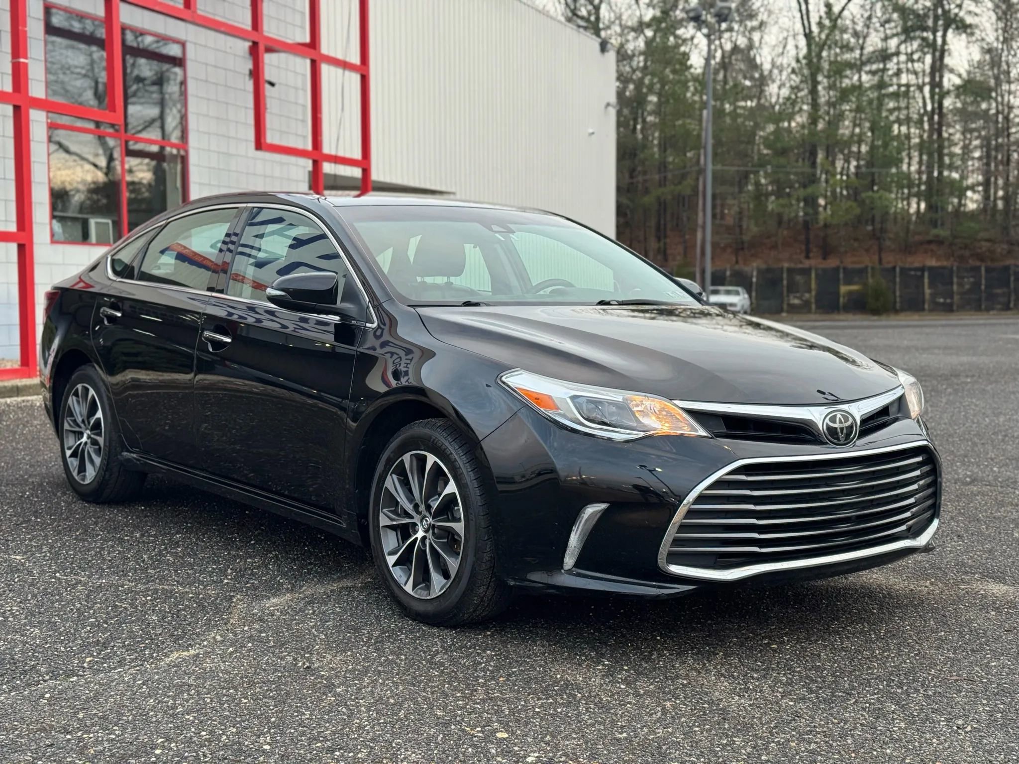 Used 2018 Toyota Avalon XLE image 7