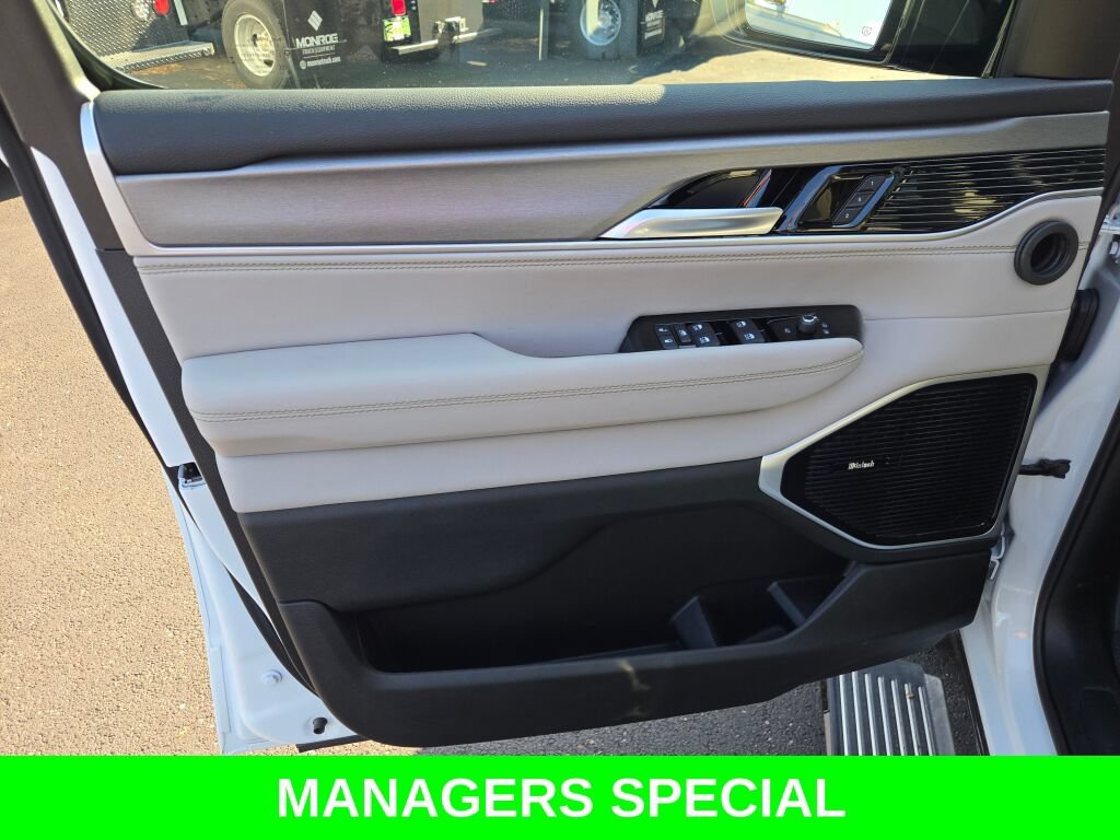New 2026 Jeep Grand Wagoneer Limited AWD/4WD image 25