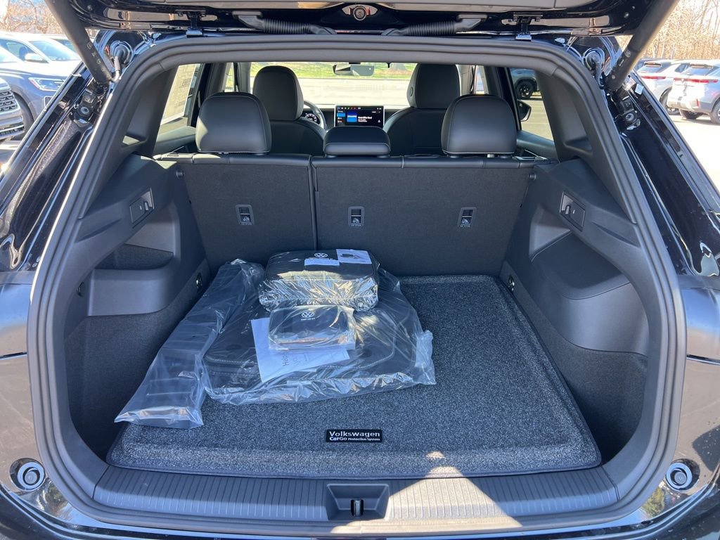 New 2026 Volkswagen Tiguan SE R-Line FWD image 13