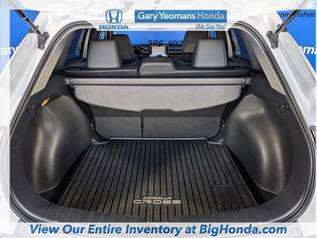 Used 2022 Toyota Corolla Cross XLE image 19