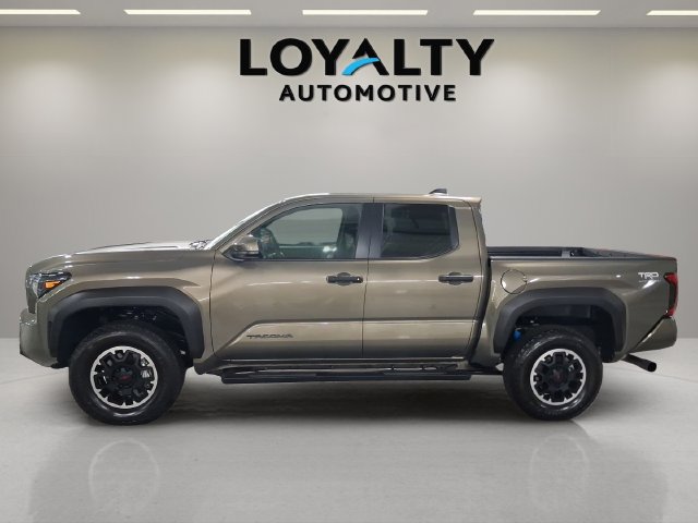 Used 2026 Toyota Tacoma TRD Off-Road AWD/4WD image 2