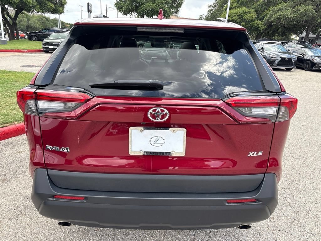 Used 2023 Toyota RAV4 XLE Premium FWD image 4