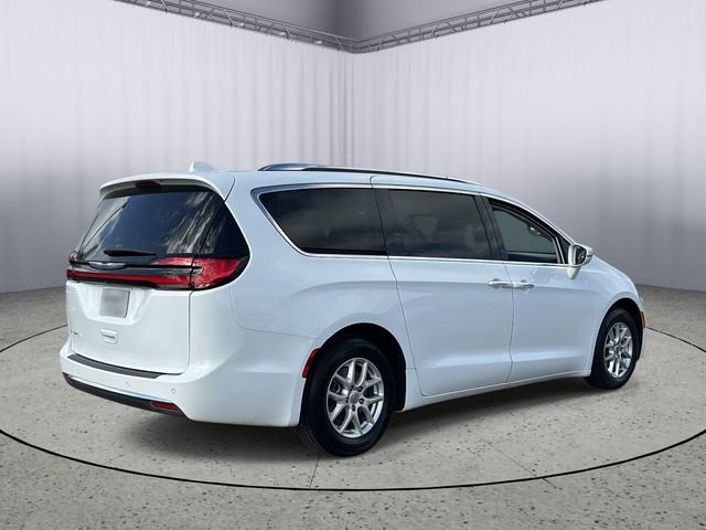 Used 2021 Chrysler Pacifica Touring-L FWD image 9