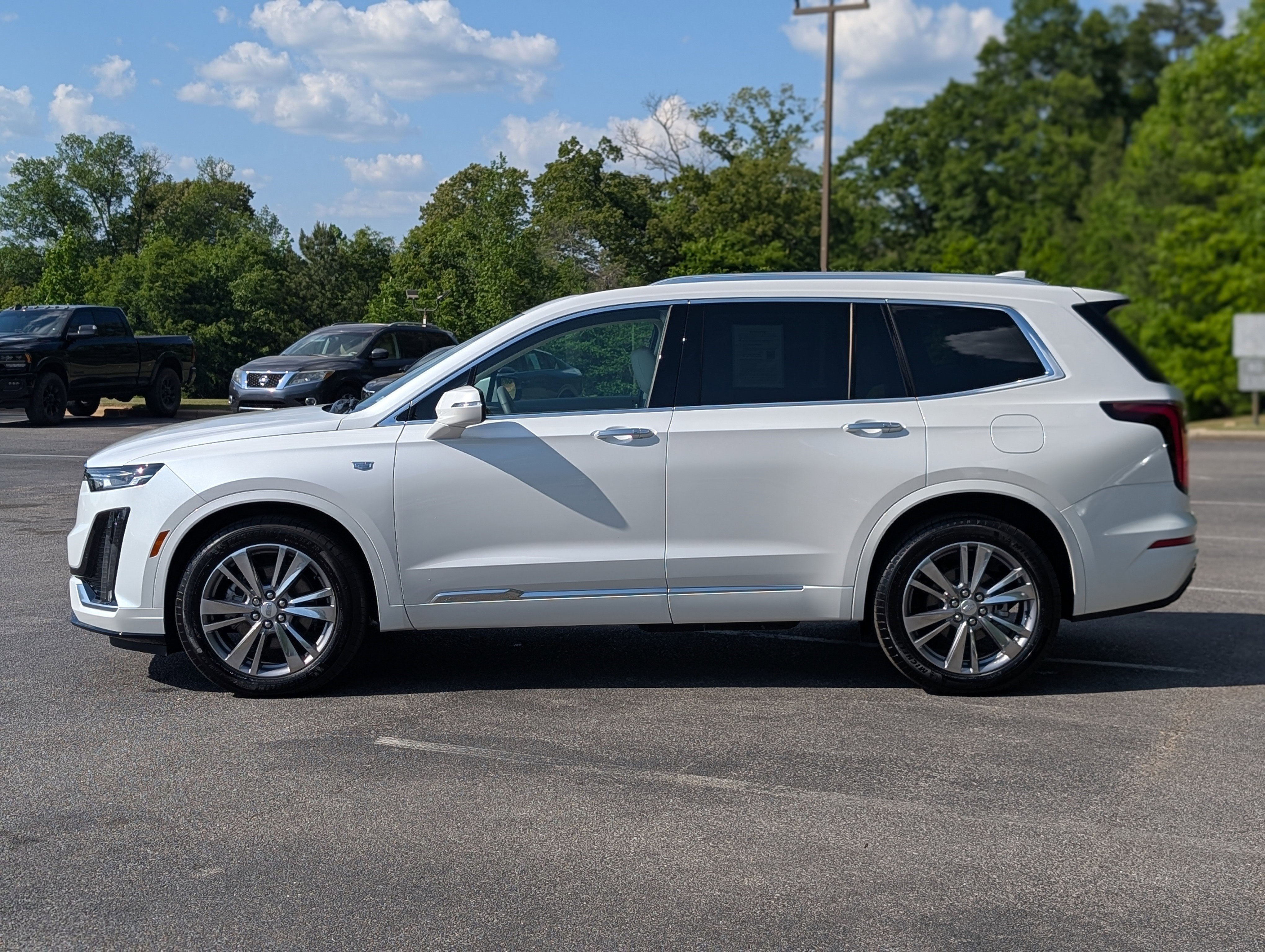 Used 2025 Cadillac XT6 Premium Luxury FWD image 4