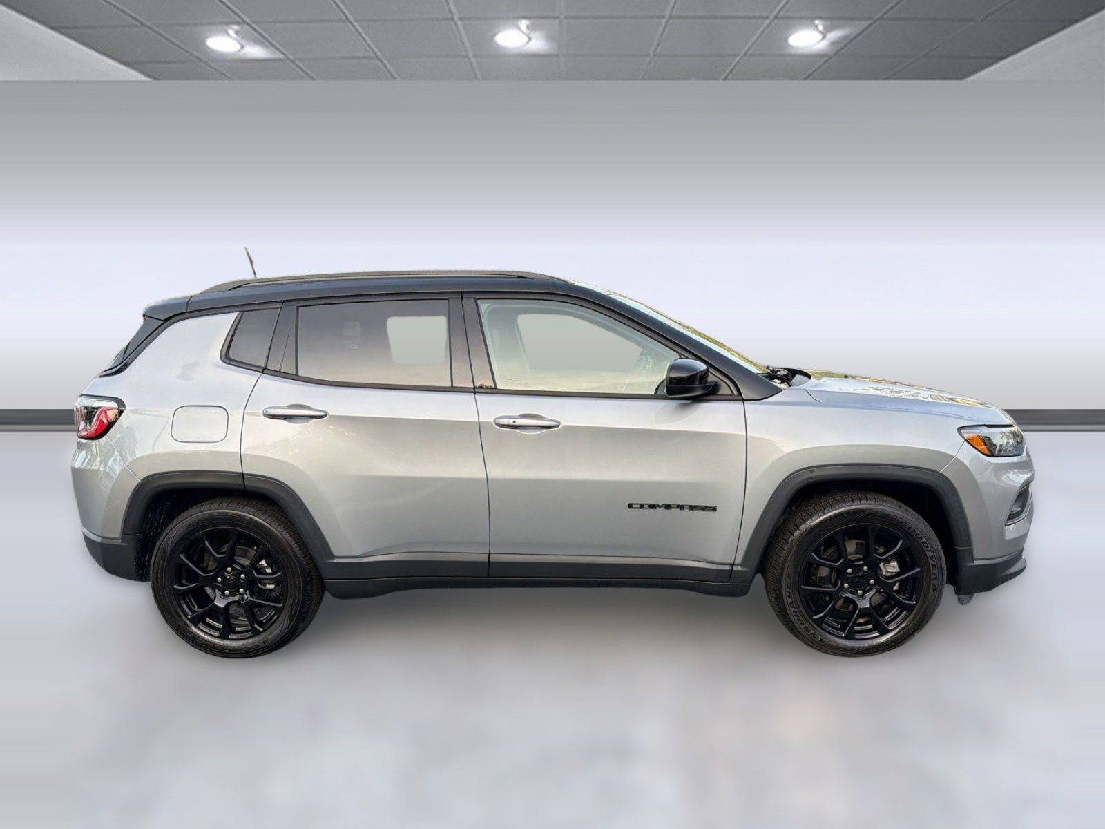 Used 2022 Jeep Compass Altitude FWD image 6