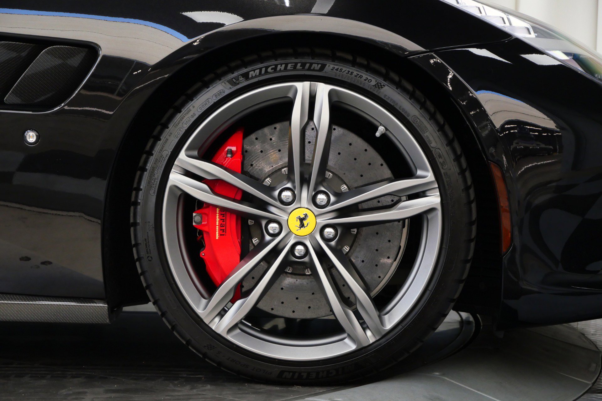 Used 2018 Ferrari GTC4Lusso image 41