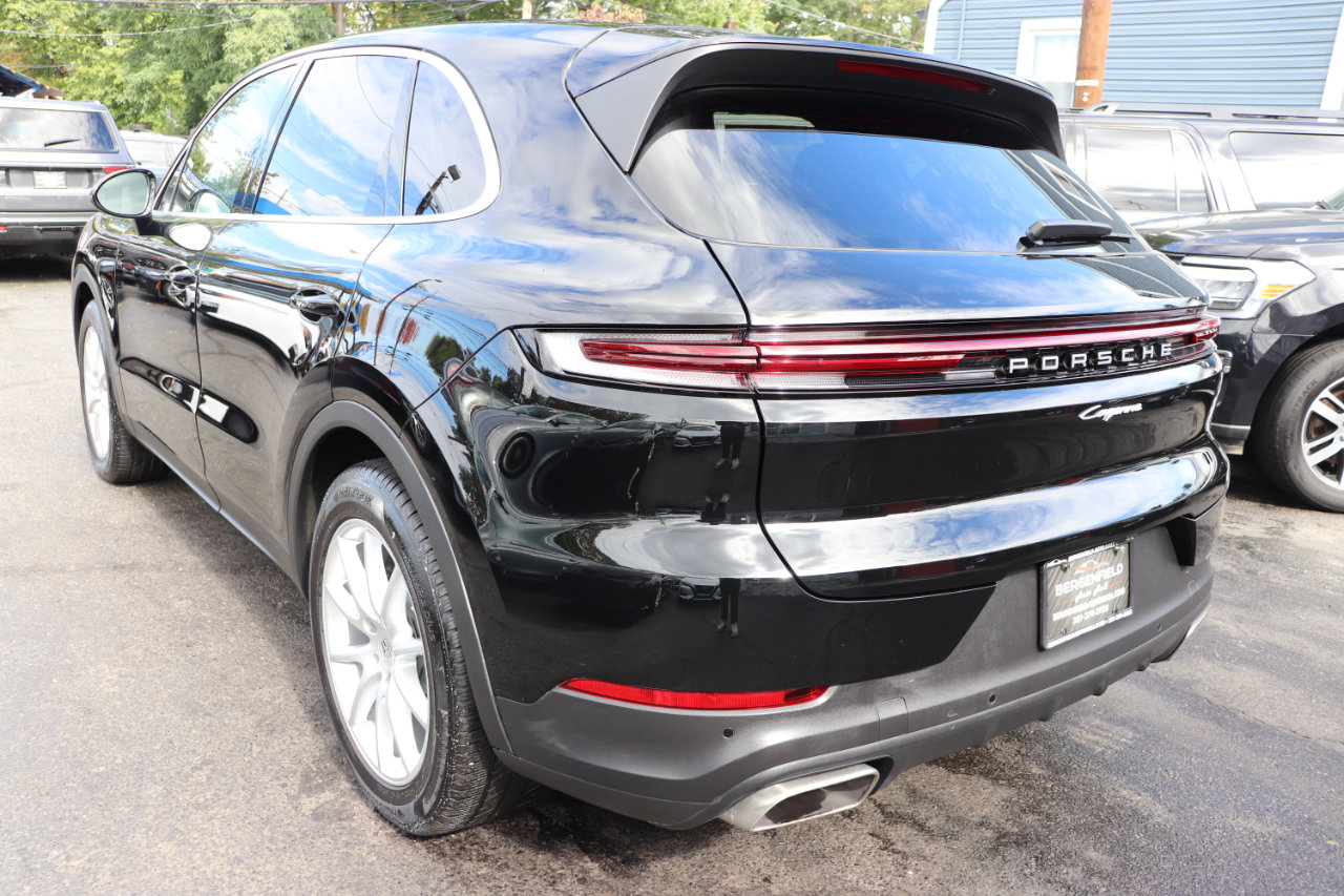 Used 2024 Porsche Cayenne image 3