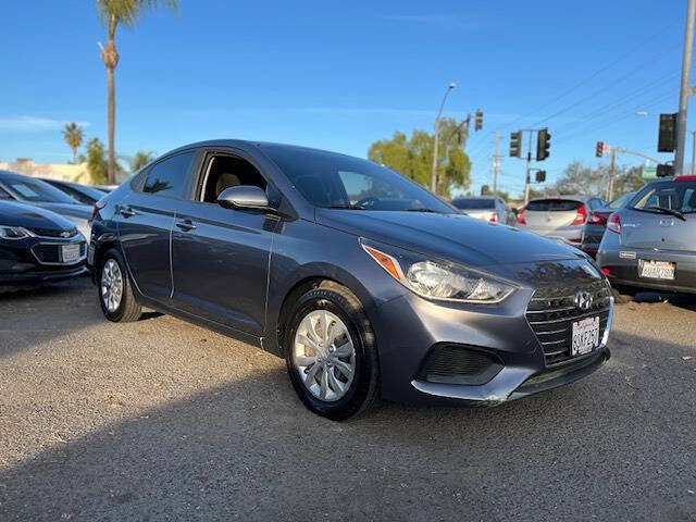 Used 2019 Hyundai Accent SE image 2