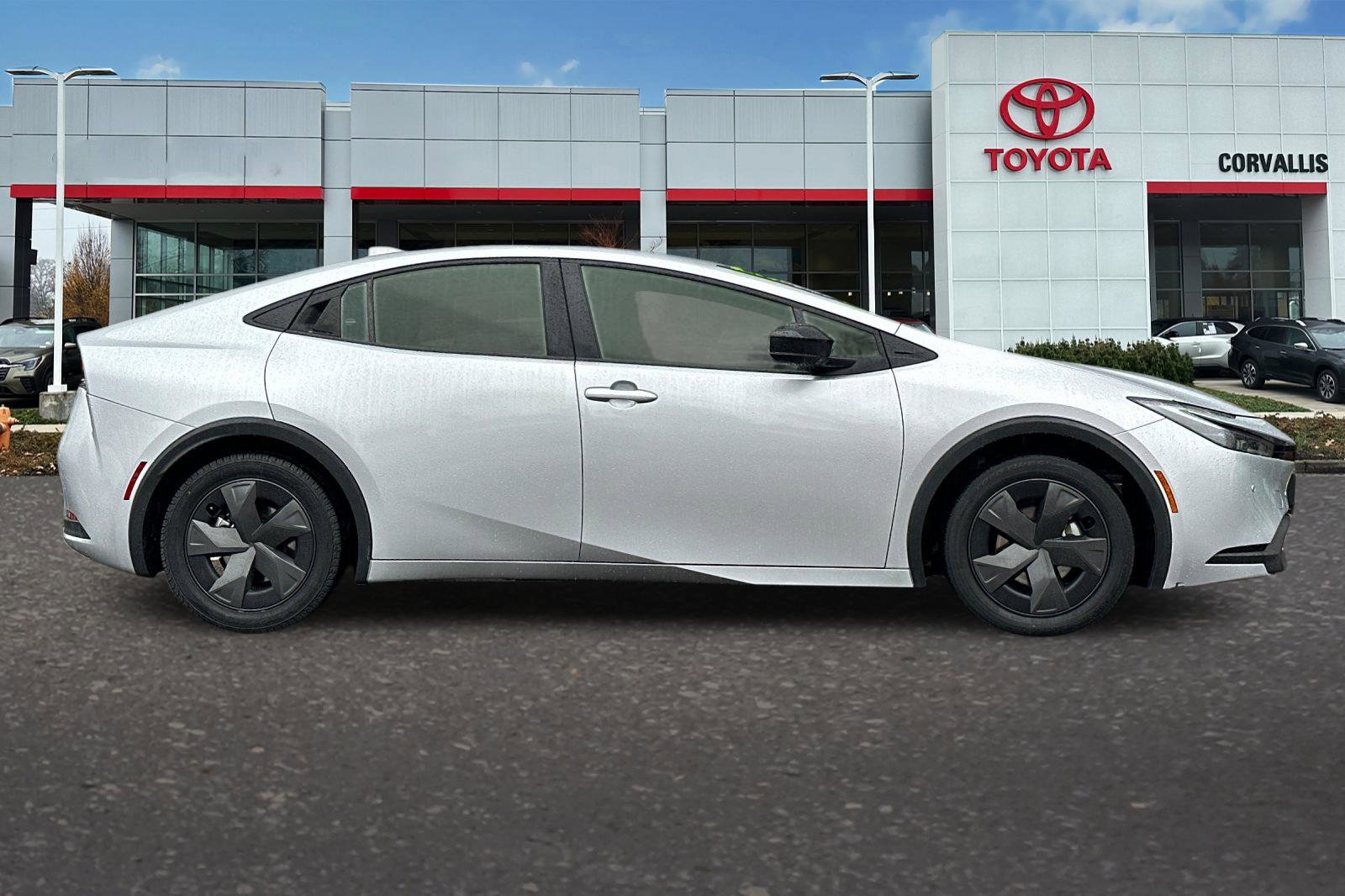 Used 2024 Toyota Prius LE image 3