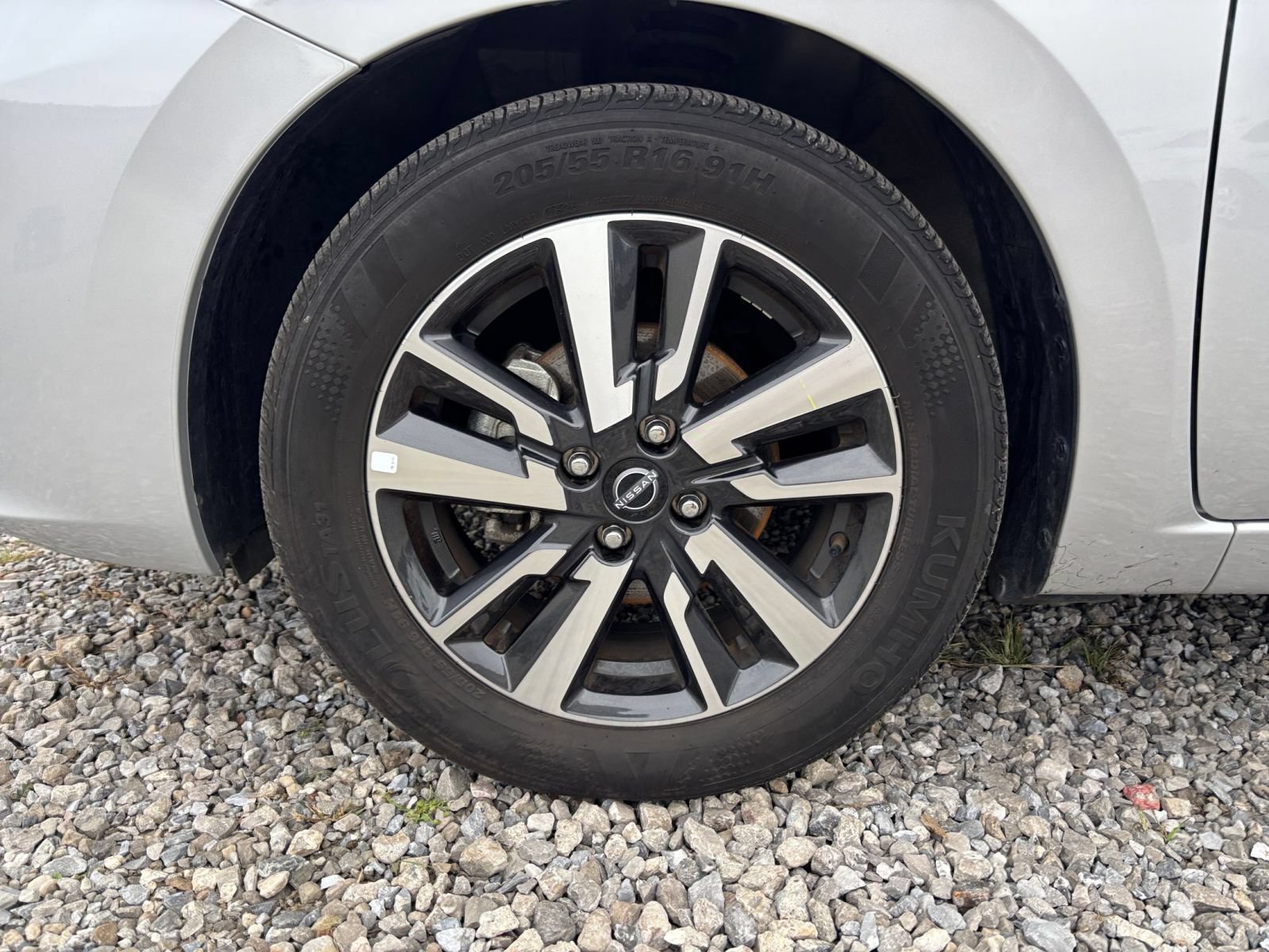 Used 2025 Nissan Versa SV FWD image 27