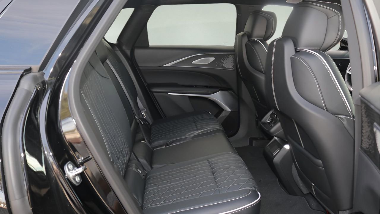 New 2026 Cadillac Lyriq V image 17