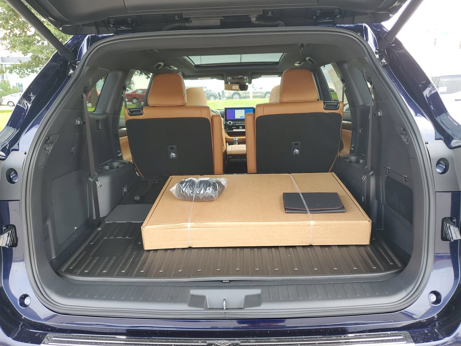 New 2026 Toyota Highlander Platinum AWD/4WD image 9