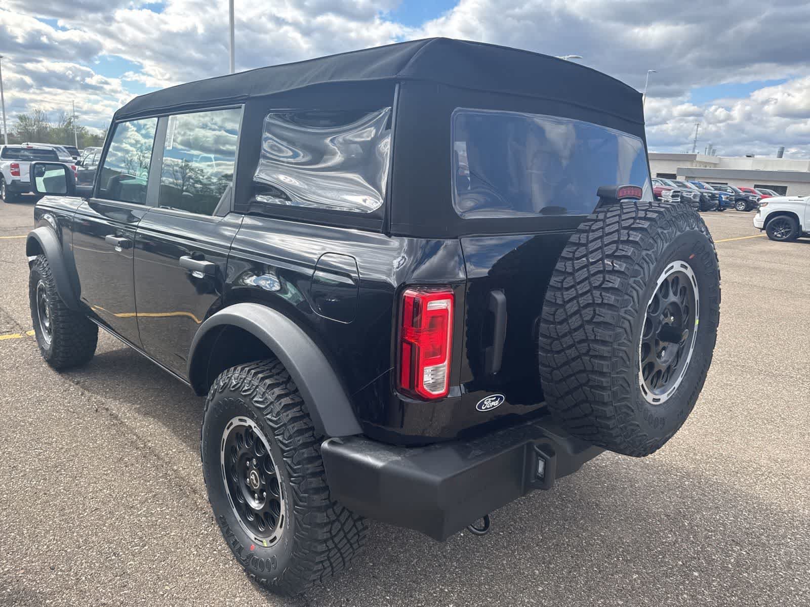 New 2026 Ford Bronco 4-Door AWD/4WD image 18