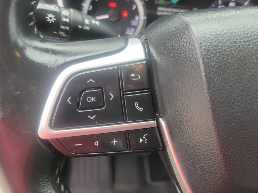 Certified 2024 Toyota Highlander XLE FWD image 22