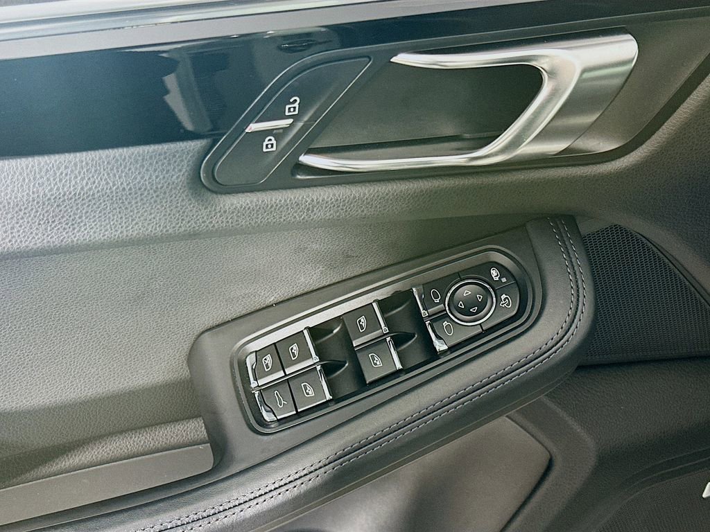 Certified 2021 Porsche Macan image 20