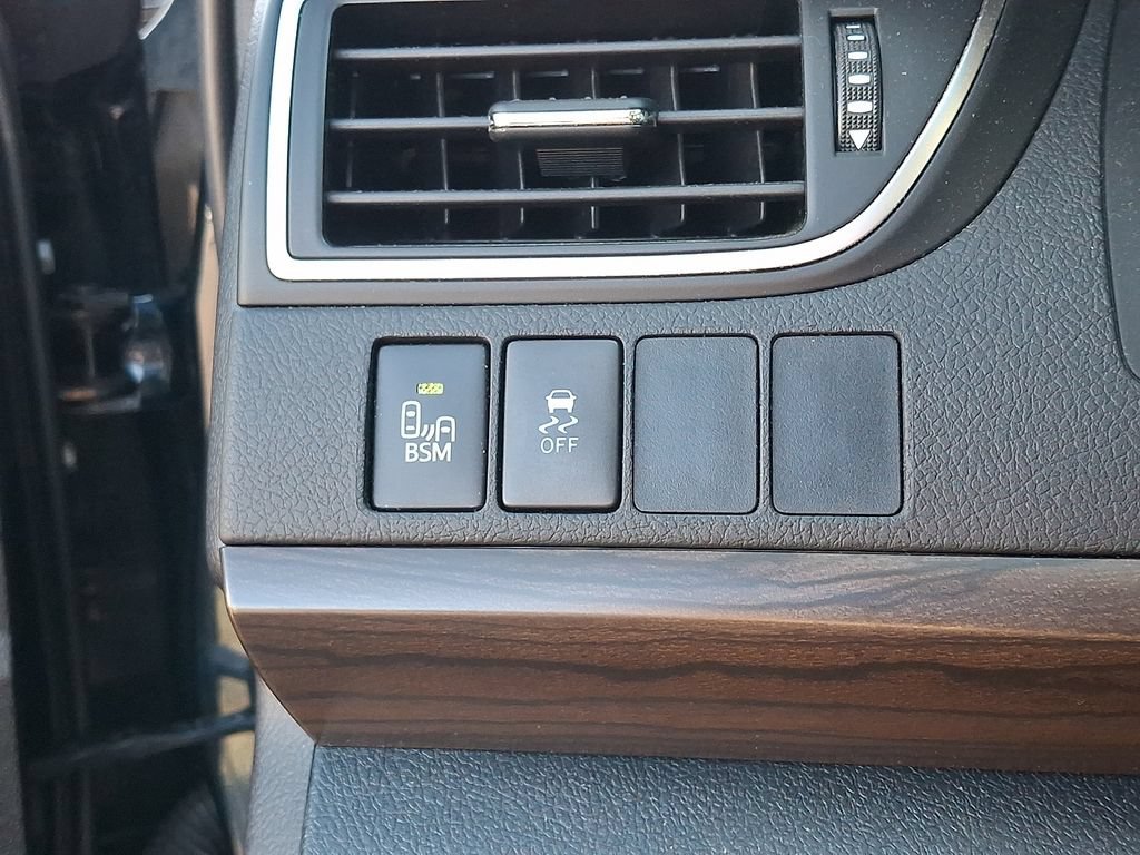 Used 2016 Toyota Camry XLE w/ Moonroof Package FWD image 26