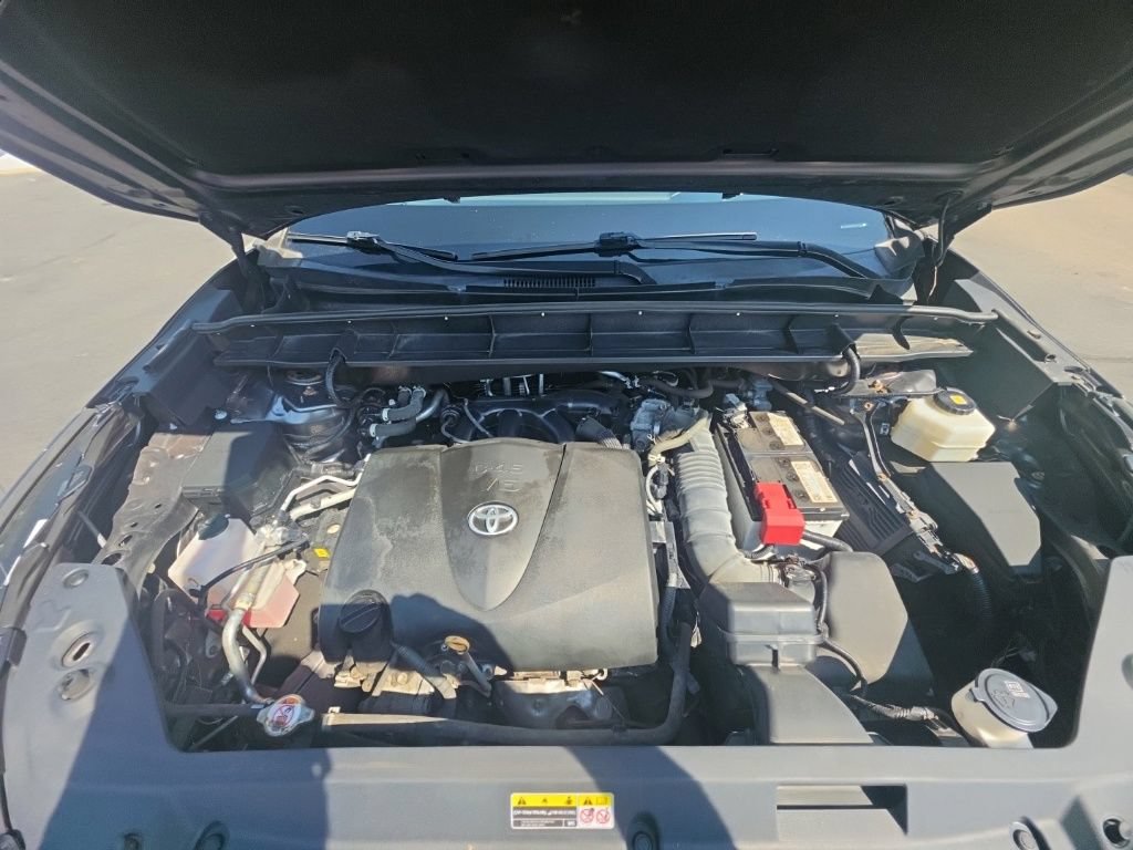 Used 2022 Toyota Highlander XLE AWD/4WD image 11