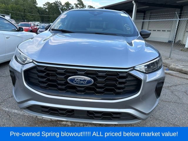 Used 2023 Ford Escape ST-Line w/ Tech Pack #1 AWD/4WD image 2