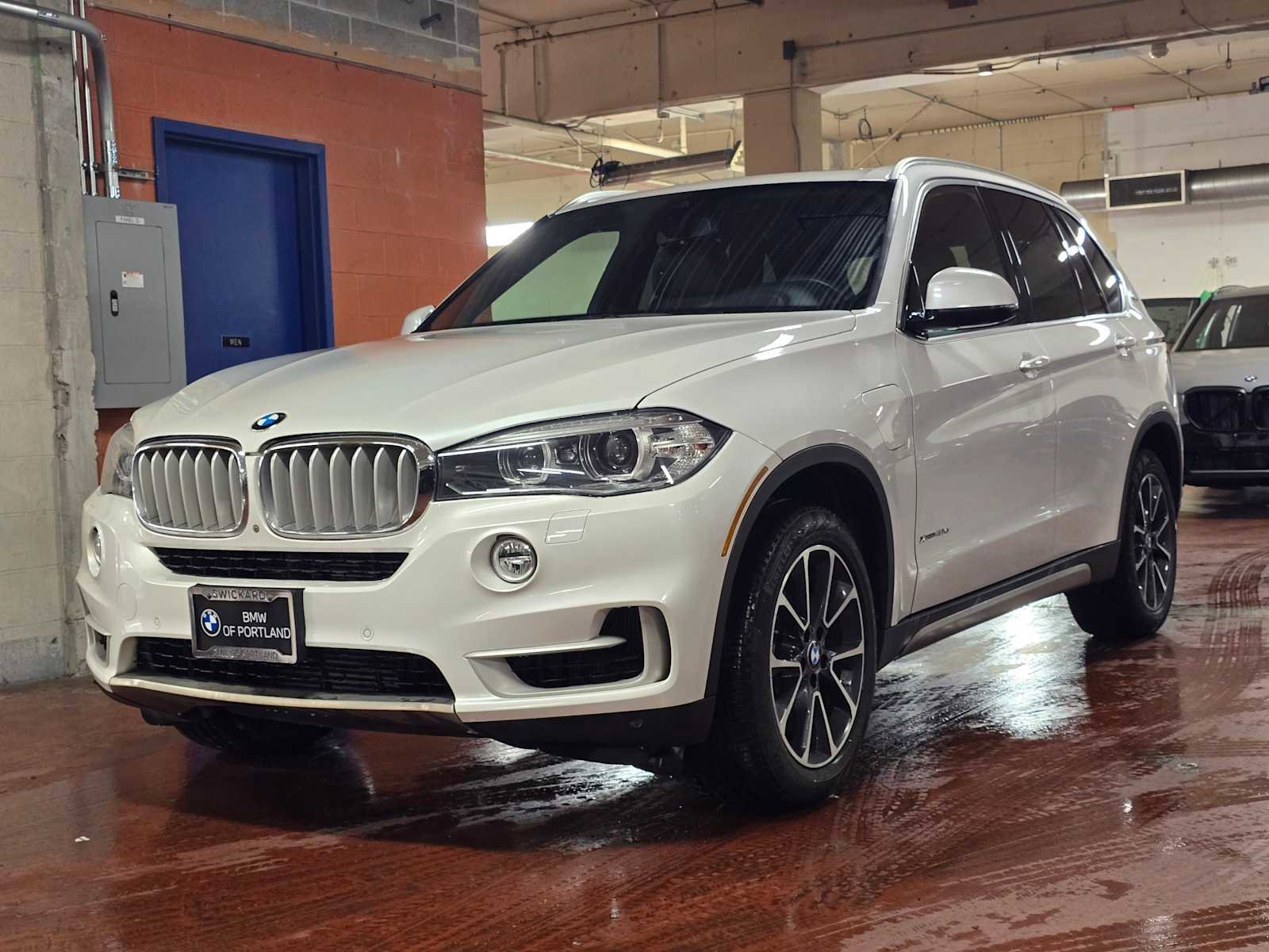 Used 2017 BMW X5 xDrive40e image 8