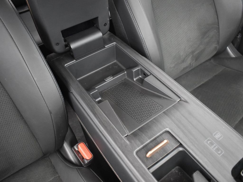 Used 2023 Nissan Ariya AWD image 24