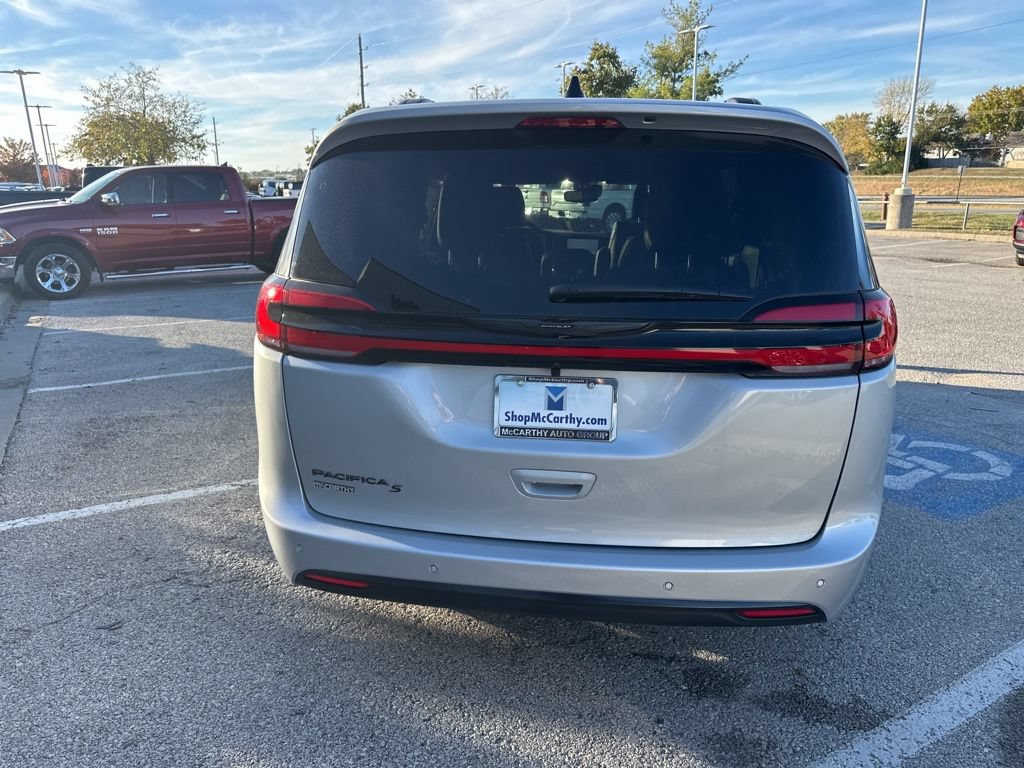 New 2026 Chrysler Pacifica Select FWD image 29
