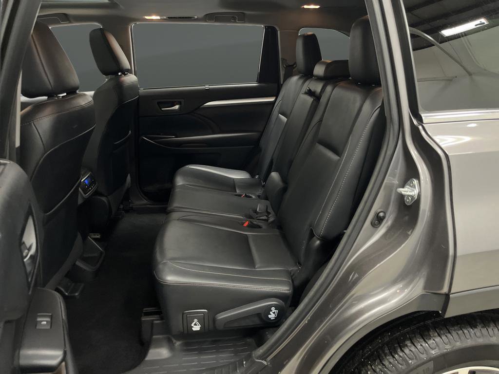 Used 2017 Toyota Highlander XLE AWD/4WD image 28