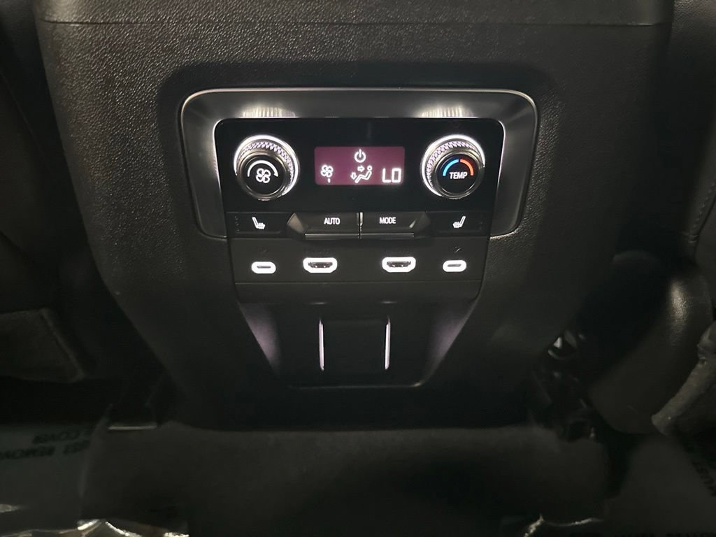 Used 2024 GMC Yukon XL AT4 w/ Technology Package AWD/4WD image 25