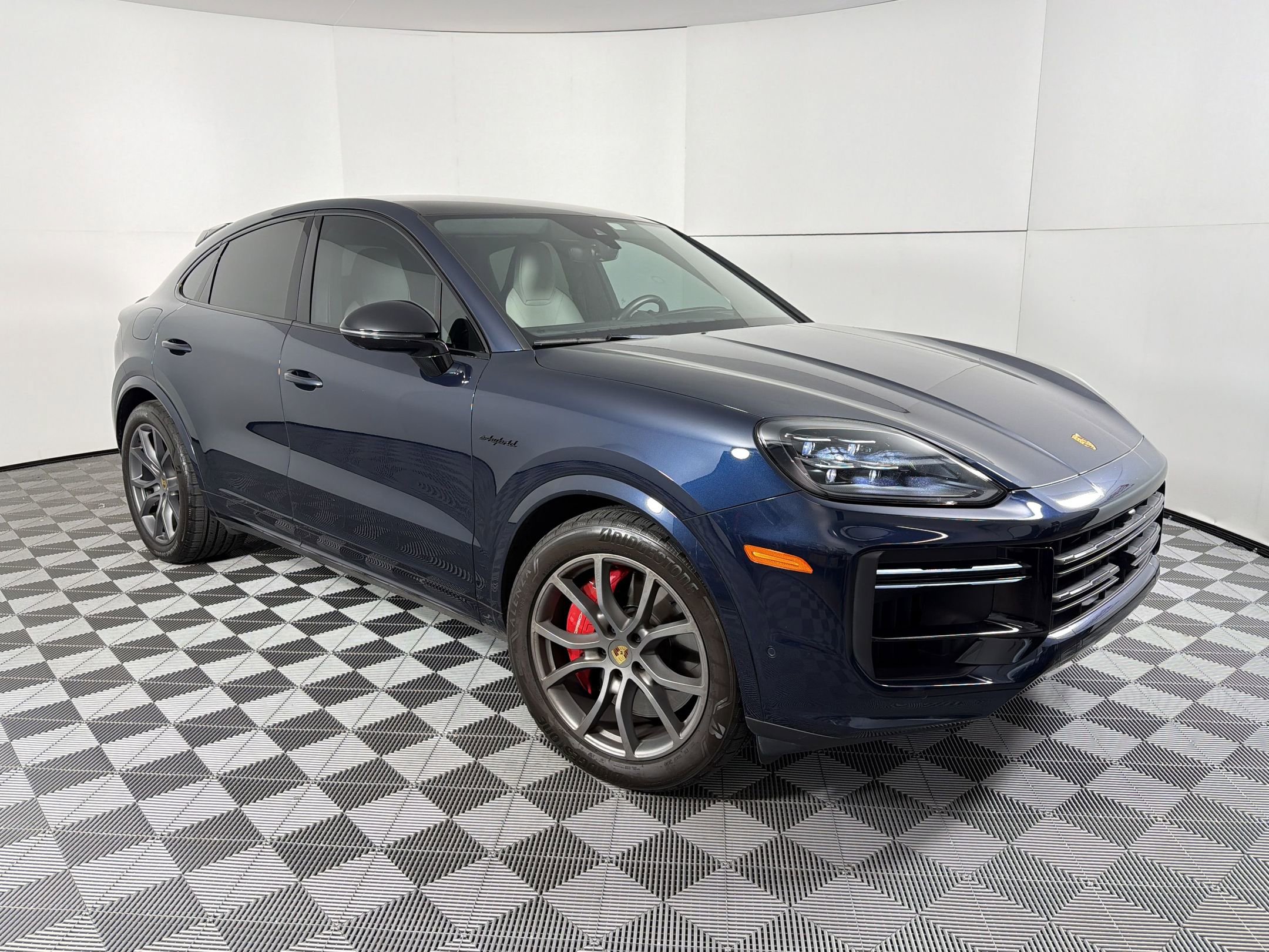 Certified 2024 Porsche Cayenne Turbo AWD/4WD image 7
