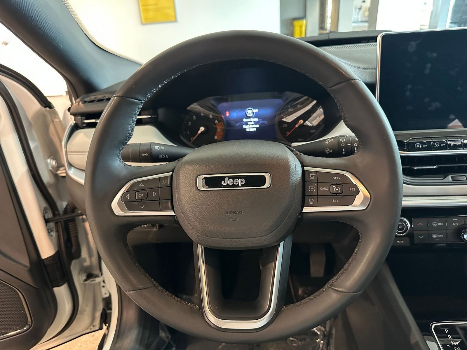 Used 2025 Jeep Compass Limited image 28