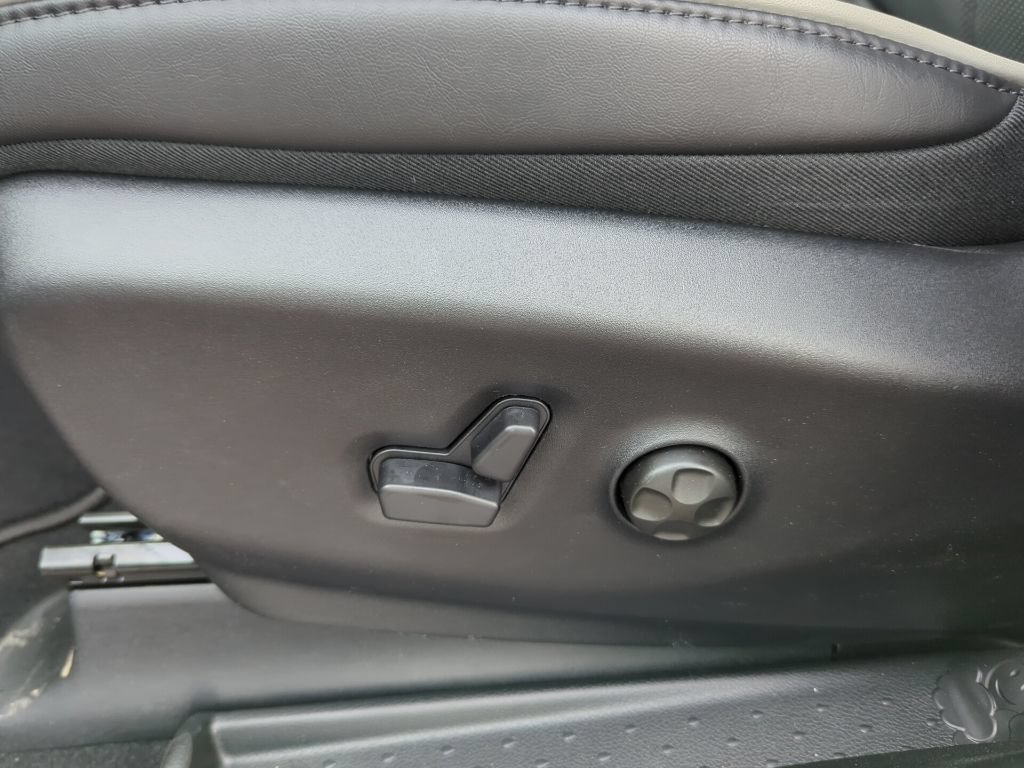 New 2027 Chrysler Pacifica Limited AWD/4WD image 36