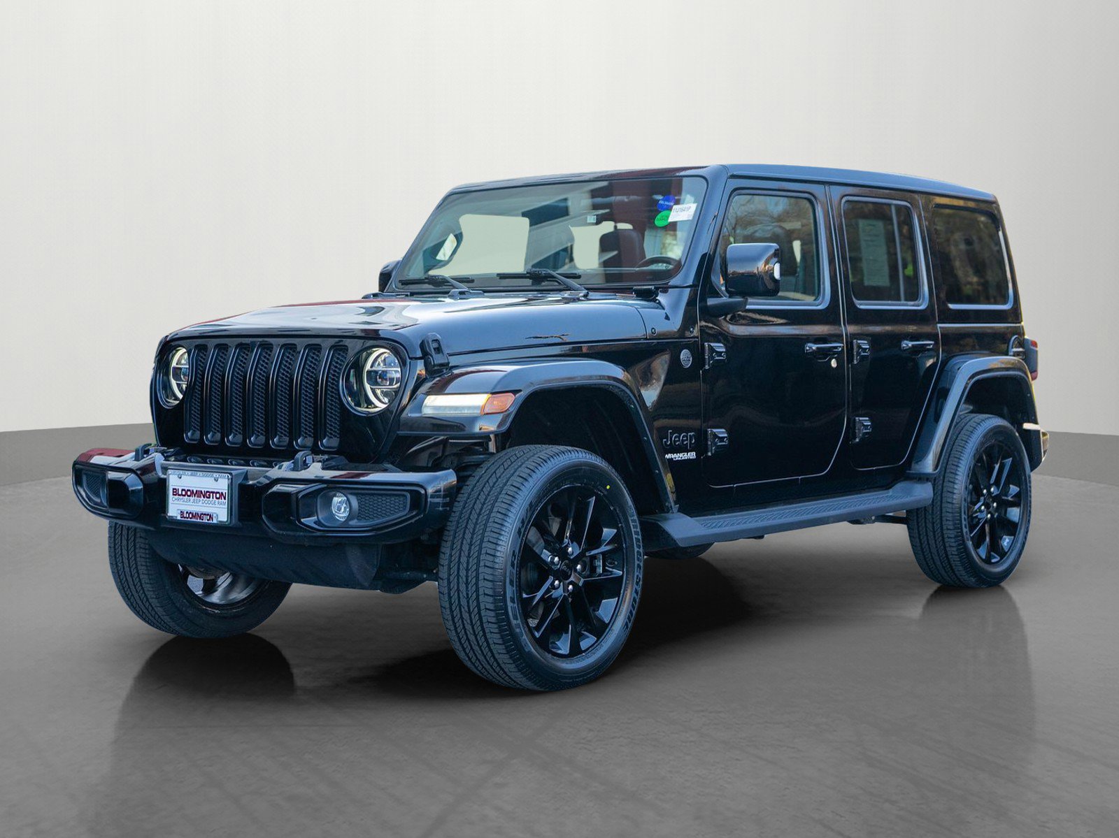 Used 2022 Jeep Wrangler Unlimited Sahara image 3
