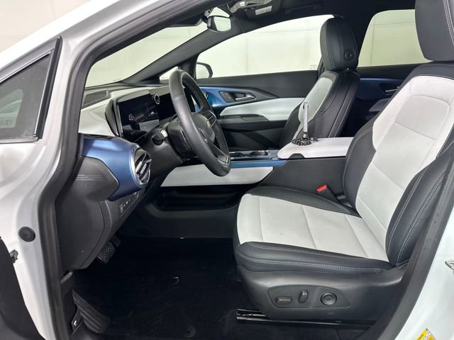 Used 2025 Chevrolet Equinox EV LT w/ Convenience Package image 11