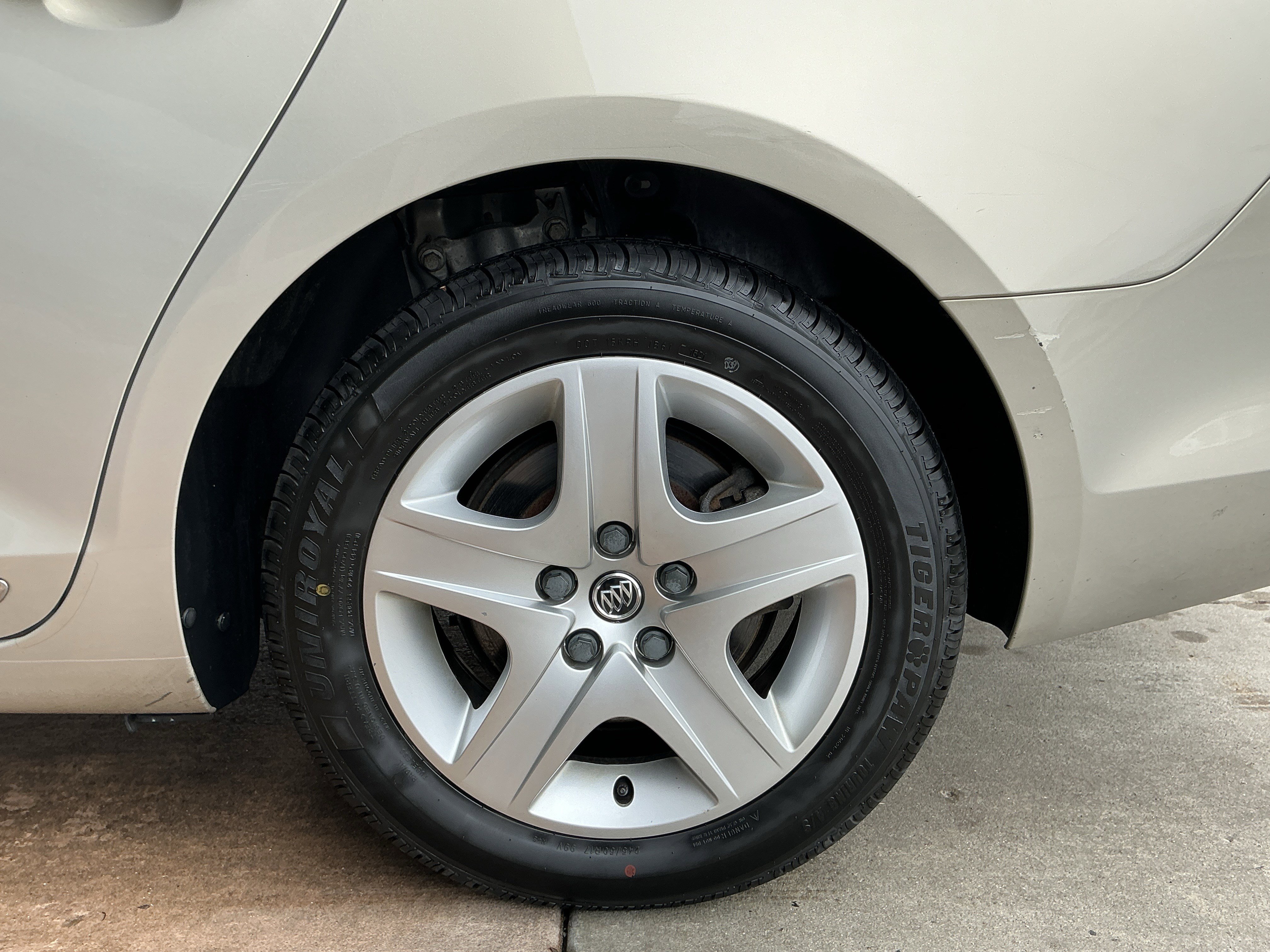 Used 2010 Buick LaCrosse CX image 27