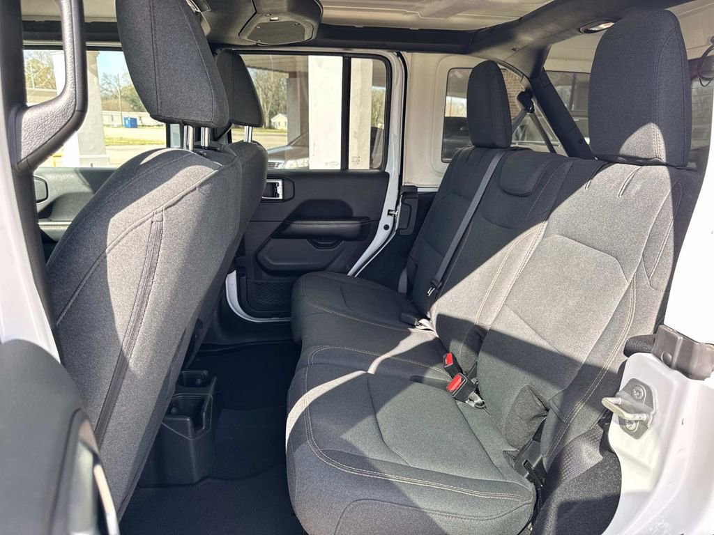 Used 2024 Jeep Wrangler Sahara image 28