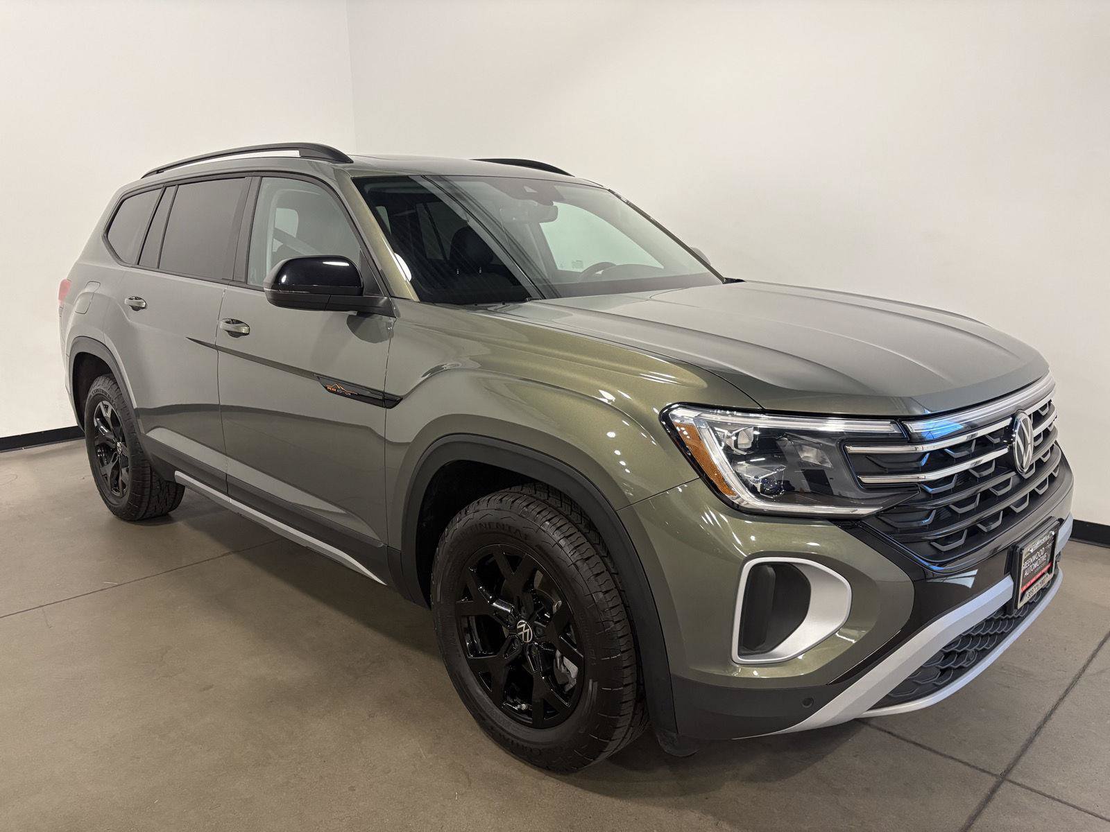 Used 2025 Volkswagen Atlas Peak Edition SE AWD/4WD image 1