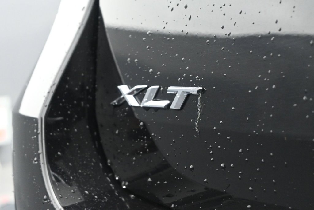Used 2024 Ford Explorer XLT w/ Equipment Group 202A RWD image 13
