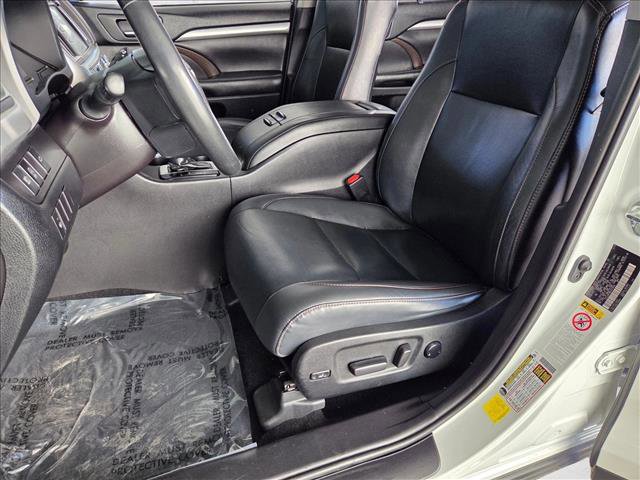 Used 2019 Toyota Highlander XLE image 16