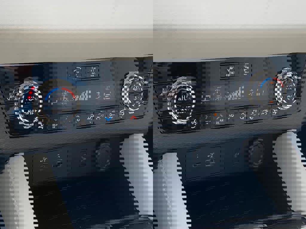 New 2025 Mitsubishi Outlander SEL image 7