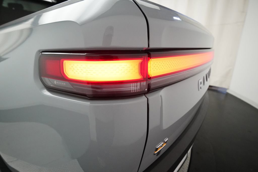 Used 2022 Rivian R1T Adventure image 12