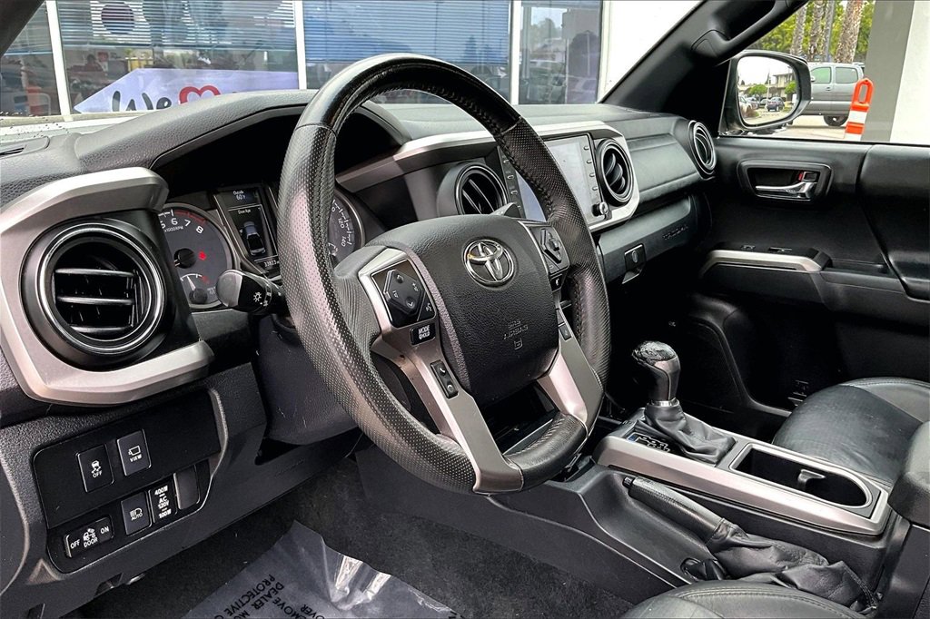 Used 2022 Toyota Tacoma Limited image 18