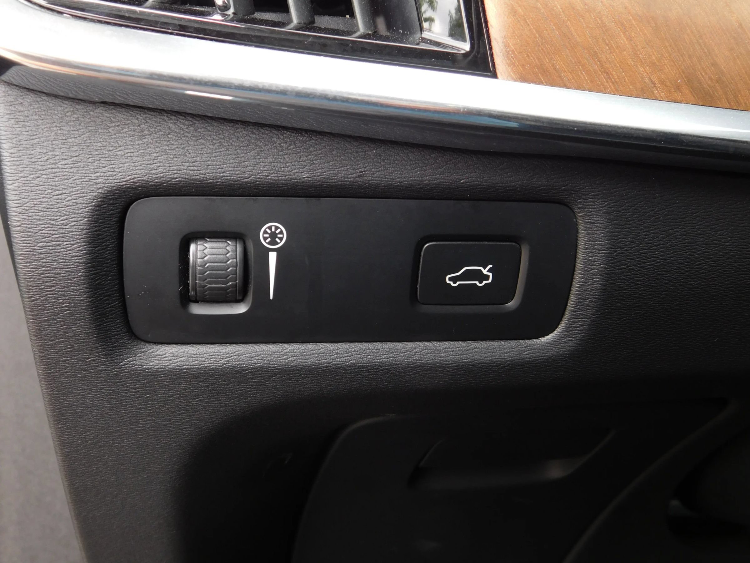 Used 2022 Volvo S90 B6 Momentum AWD/4WD image 28