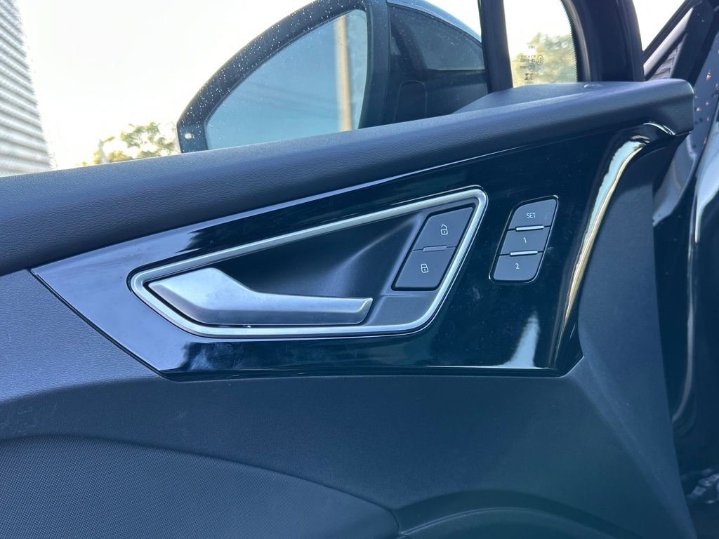 Used 2024 Audi Q4 e-tron Premium w/ Convenience Package image 63