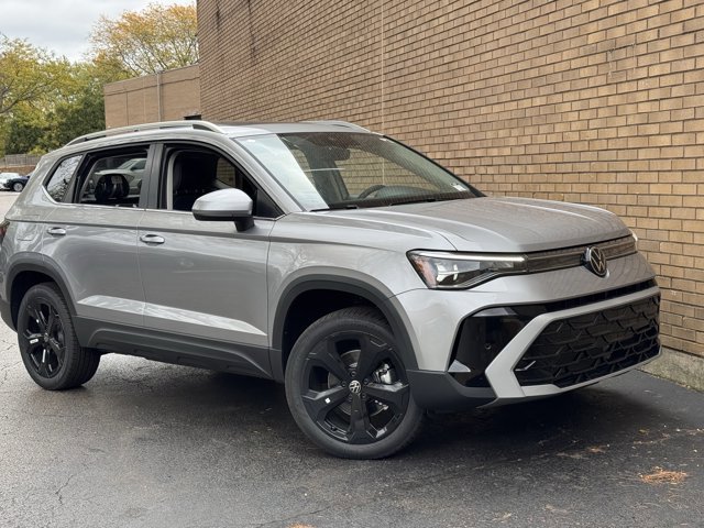 New 2025 Volkswagen Taos SEL image 3