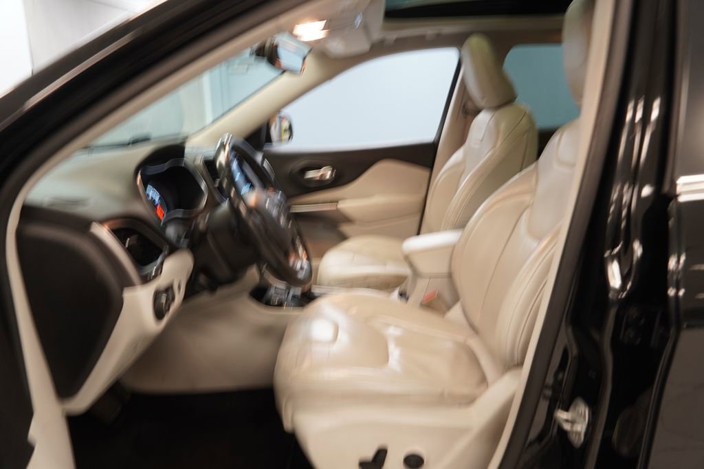 Used 2019 Jeep Cherokee Limited image 6